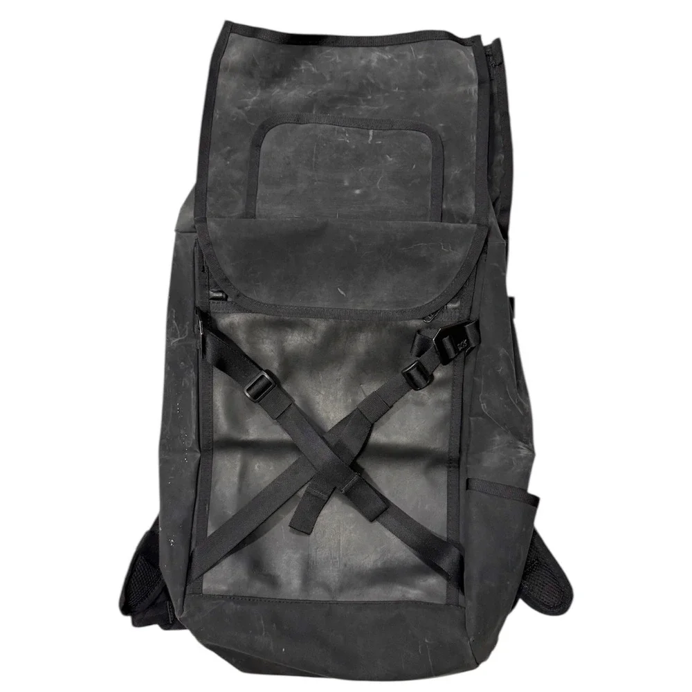 Chrome Industries Bravo 2.0 rolltop backpack weather-resistant - 20 to 32 liters